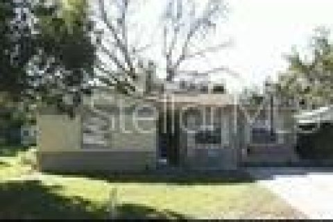 House in Orlando, Florida 3 bedrooms, 135.82 sq.m. № 2105246 - photo 2