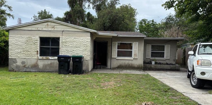 House in Orlando, Florida 3 bedrooms, 135.82 sq.m. № 2105246