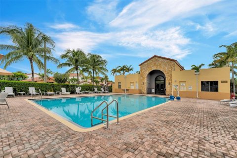 Купить виллу или дом в Майами, Флорида 4 спальни, 241.73м2, № 1933136 - фото 2