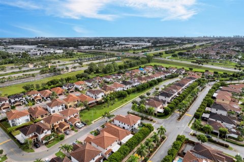 Купить виллу или дом в Майами, Флорида 4 спальни, 241.73м2, № 1933136 - фото 11