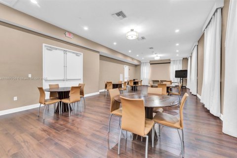 Купить виллу или дом в Майами, Флорида 4 спальни, 241.73м2, № 1933136 - фото 17