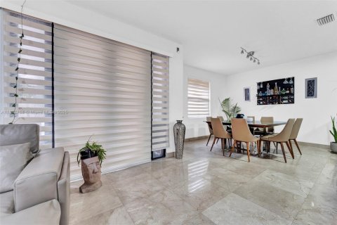 Купить виллу или дом в Майами, Флорида 4 спальни, 241.73м2, № 1933136 - фото 20