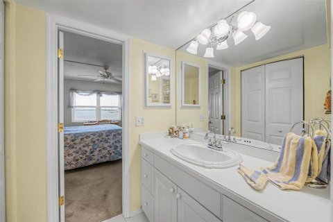 Condo in Dunedin, Florida, 2 bedrooms № 2203084 - photo 13