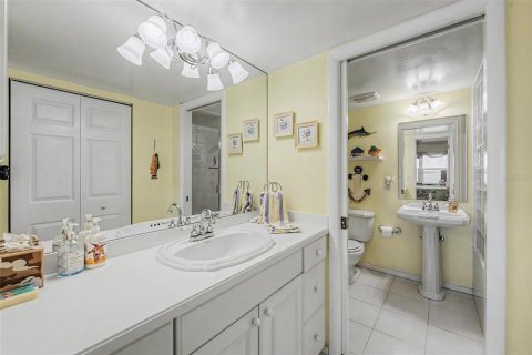Condo in Dunedin, Florida, 2 bedrooms № 2203084 - photo 15