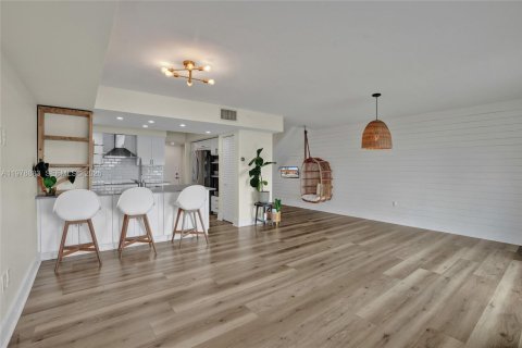 Touwnhouse à louer à Miami, Floride: 2 chambres, 120.77 m2 № 2046423 - photo 9