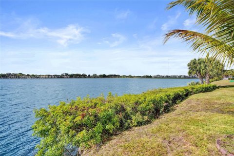 Touwnhouse à louer à Miami, Floride: 2 chambres, 120.77 m2 № 2046423 - photo 29