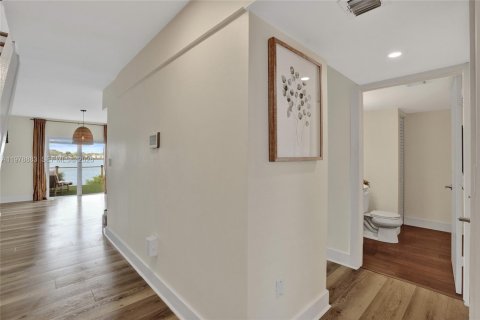 Touwnhouse à louer à Miami, Floride: 2 chambres, 120.77 m2 № 2046423 - photo 5