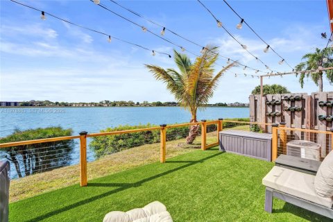 Touwnhouse à louer à Miami, Floride: 2 chambres, 120.77 m2 № 2046423 - photo 2