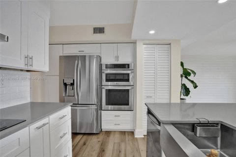 Touwnhouse à louer à Miami, Floride: 2 chambres, 120.77 m2 № 2046423 - photo 12