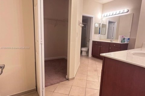 Adosado en alquiler en Miami, Florida, 3 dormitorios, 157.19 m2 № 1946116 - foto 18
