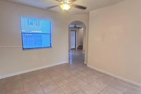 Adosado en alquiler en Miami, Florida, 3 dormitorios, 157.19 m2 № 1946116 - foto 3