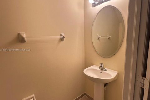 Adosado en alquiler en Miami, Florida, 3 dormitorios, 157.19 m2 № 1946116 - foto 10