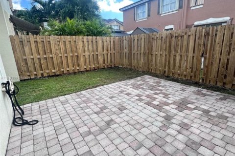 Adosado en alquiler en Miami, Florida, 3 dormitorios, 157.19 m2 № 1946116 - foto 30