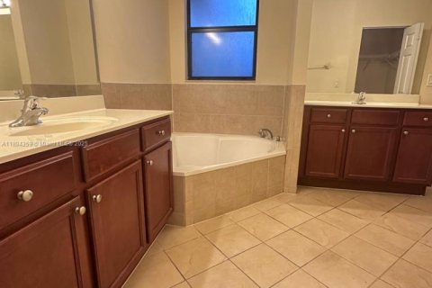 Adosado en alquiler en Miami, Florida, 3 dormitorios, 157.19 m2 № 1946116 - foto 14