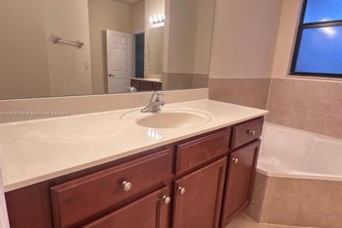 Adosado en alquiler en Miami, Florida, 3 dormitorios, 157.19 m2 № 1946116 - foto 15
