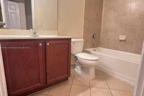 Adosado en alquiler en Miami, Florida, 3 dormitorios, 157.19 m2 № 1946116 - foto 13