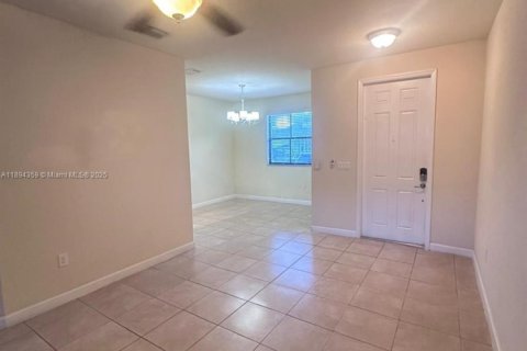 Adosado en alquiler en Miami, Florida, 3 dormitorios, 157.19 m2 № 1946116 - foto 5