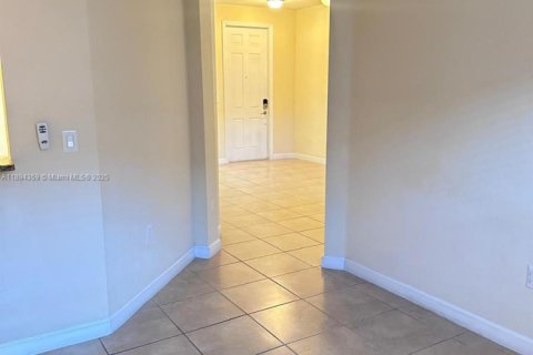 Adosado en alquiler en Miami, Florida, 3 dormitorios, 157.19 m2 № 1946116 - foto 6