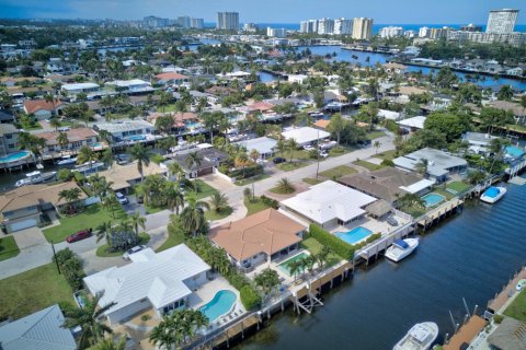 House in Pompano Beach, Florida 3 bedrooms, 125.23 sq.m. № 2082977 - photo 14