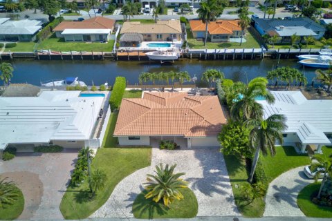 House in Pompano Beach, Florida 3 bedrooms, 125.23 sq.m. № 2082977 - photo 2