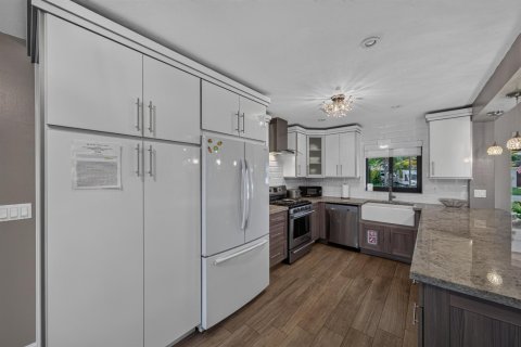 House in Pompano Beach, Florida 3 bedrooms, 125.23 sq.m. № 2082977 - photo 25