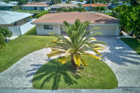 House in Pompano Beach, Florida 3 bedrooms, 125.23 sq.m. № 2082977