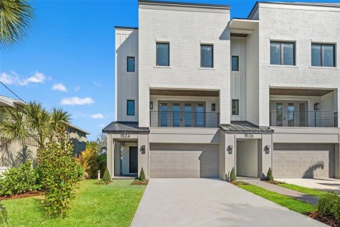 Townhouse in Tampa, Florida 4 bedrooms, 319.21 sq.m. № 2196548