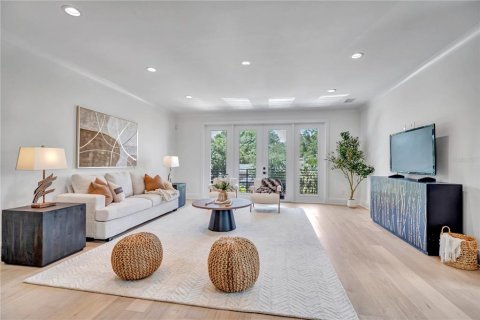 Adosado en venta en Tampa, Florida, 4 dormitorios, 319.21 m2 № 2196548 - foto 14