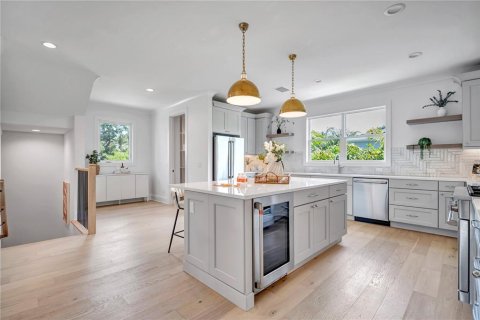 Adosado en venta en Tampa, Florida, 4 dormitorios, 319.21 m2 № 2196548 - foto 7