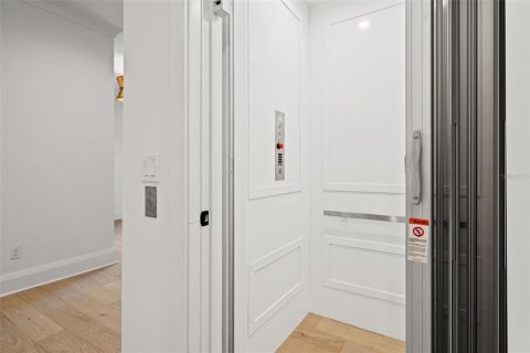 Adosado en venta en Tampa, Florida, 4 dormitorios, 319.21 m2 № 2196548 - foto 4