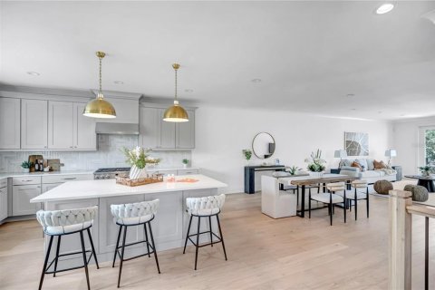 Adosado en venta en Tampa, Florida, 4 dormitorios, 319.21 m2 № 2196548 - foto 6