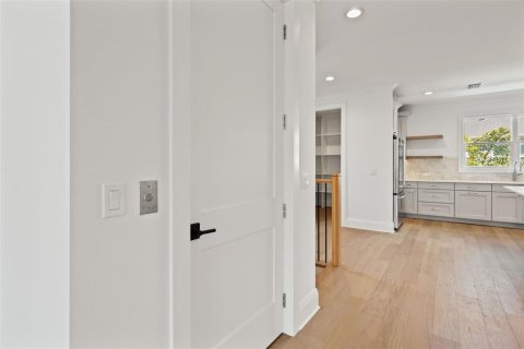 Adosado en venta en Tampa, Florida, 4 dormitorios, 319.21 m2 № 2196548 - foto 18
