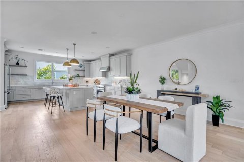 Adosado en venta en Tampa, Florida, 4 dormitorios, 319.21 m2 № 2196548 - foto 10