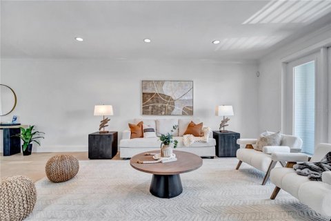 Adosado en venta en Tampa, Florida, 4 dormitorios, 319.21 m2 № 2196548 - foto 15