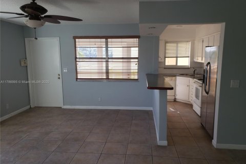 Condominio en alquiler en Hollywood, Florida, 1 dormitorio, 69.68 m2 № 1701912 - foto 2