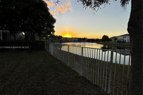 House in Wellington, Florida 6 bedrooms, 340.21 sq.m. № 1768735 - photo 3