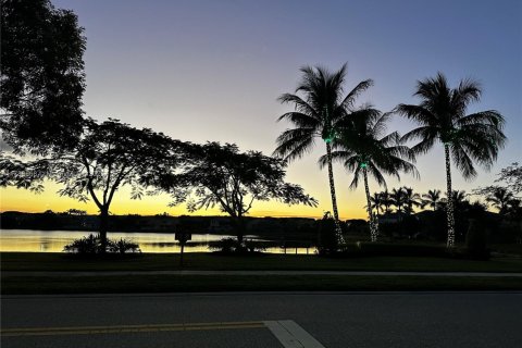 House in Wellington, Florida 6 bedrooms, 340.21 sq.m. № 1768735 - photo 23