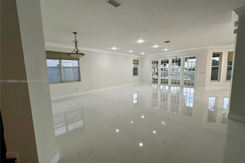 House in Wellington, Florida 6 bedrooms, 340.21 sq.m. № 1768735 - photo 1
