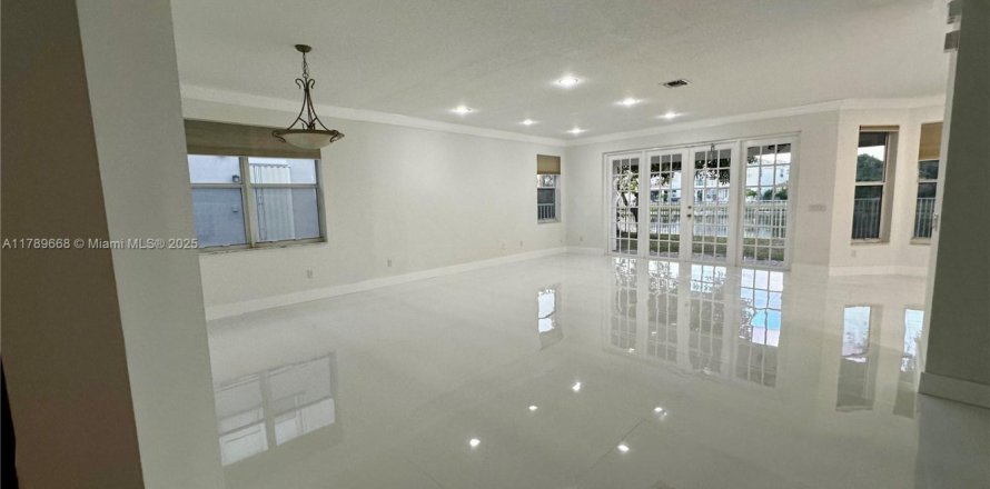 House in Wellington, Florida 6 bedrooms, 340.21 sq.m. № 1768735