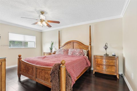 Condo in Pembroke Pines, Florida, 2 bedrooms  № 2385527 - photo 28