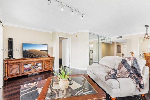 Condo in Pembroke Pines, Florida, 2 bedrooms  № 2385527 - photo 8
