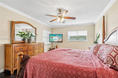 Condo in Pembroke Pines, Florida, 2 bedrooms  № 2385527 - photo 29