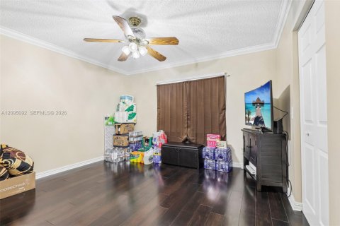 Condo in Pembroke Pines, Florida, 2 bedrooms  № 2385527 - photo 17