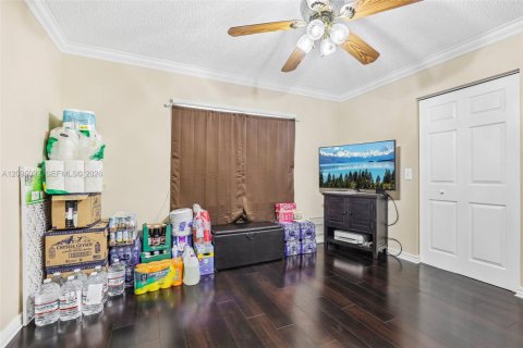 Condo in Pembroke Pines, Florida, 2 bedrooms  № 2385527 - photo 19