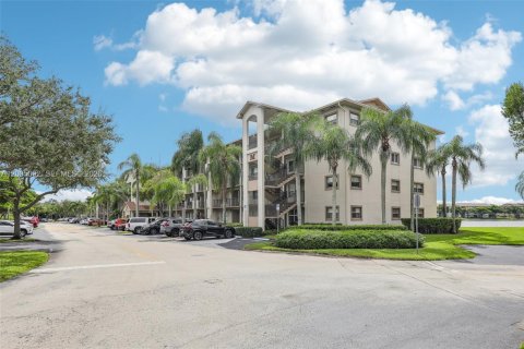 Condo in Pembroke Pines, Florida, 2 bedrooms  № 2385527 - photo 3