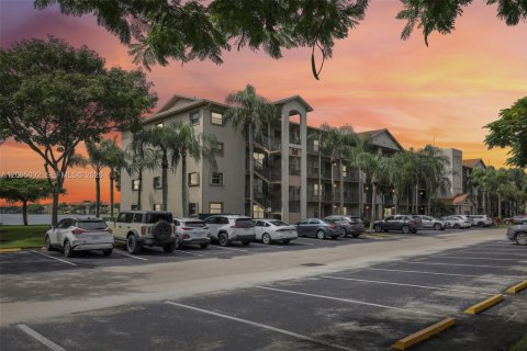 Condo in Pembroke Pines, Florida, 2 bedrooms  № 2385527