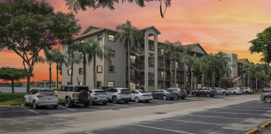 Condo in Pembroke Pines, Florida, 2 bedrooms  № 2385527