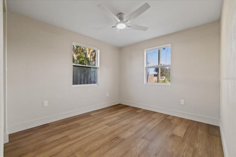 House in Saint Petersburg, Florida 3 bedrooms, 135.45 sq.m. № 2322712 - photo 26