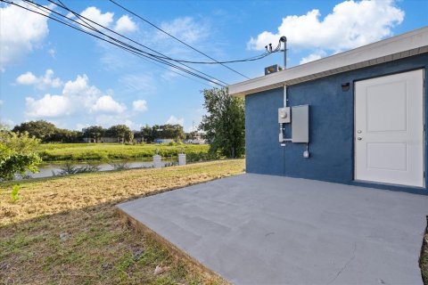 House in Saint Petersburg, Florida 3 bedrooms, 135.45 sq.m. № 2322712 - photo 6