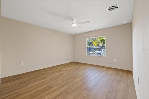 House in Saint Petersburg, Florida 3 bedrooms, 135.45 sq.m. № 2322712 - photo 19